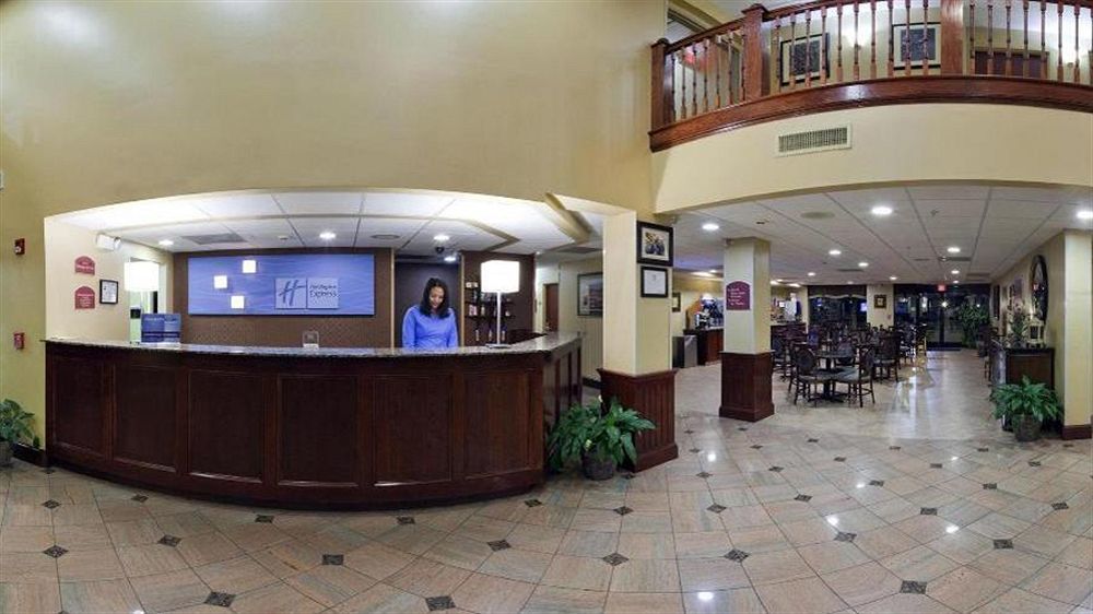 فندق وأجنحة هوليداي إن إكسبريس شارلوت أربت بلمونت Belmont المظهر الخارجي الصورة